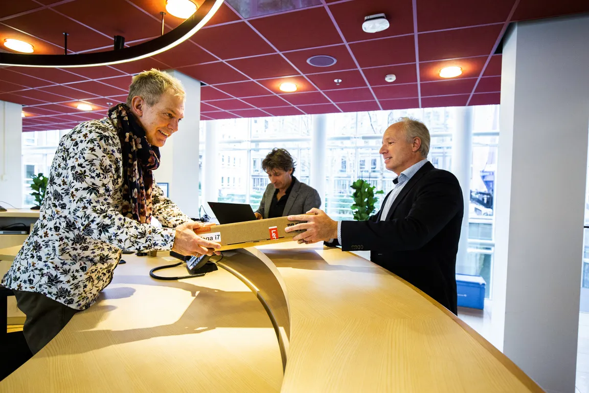 Frans Rugers bij balie